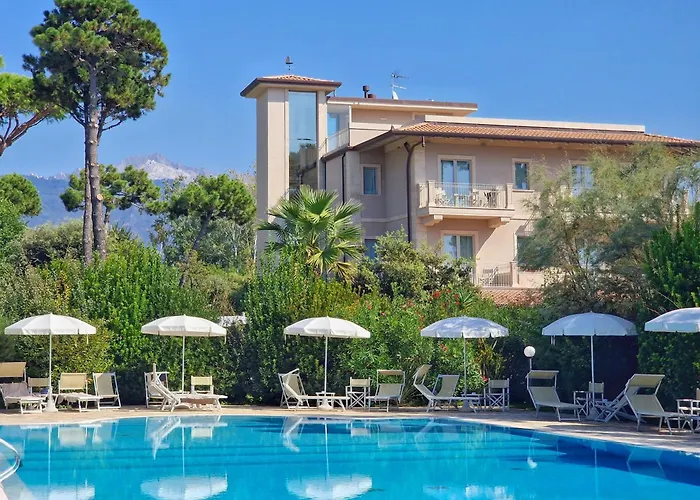 Hotel Con Piscina Villa Elsa