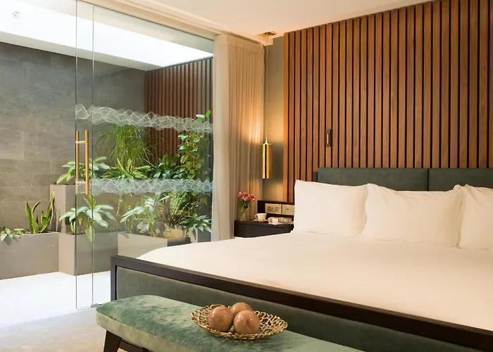 Middle Eight - Covent Garden - Preferred s&Resorts