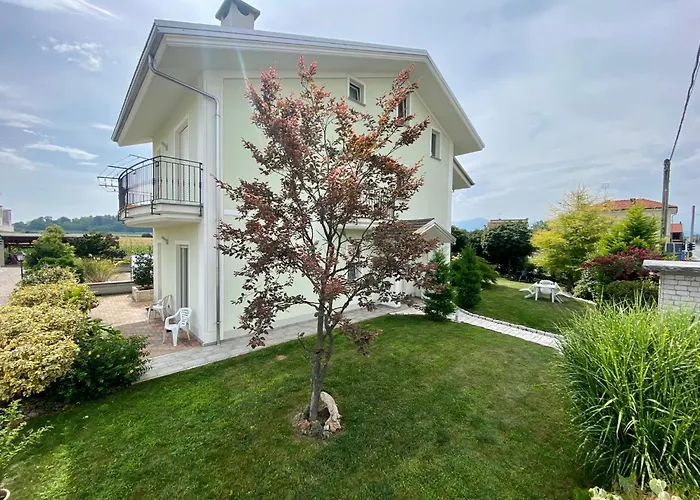 Eremes Rooms & Apartments