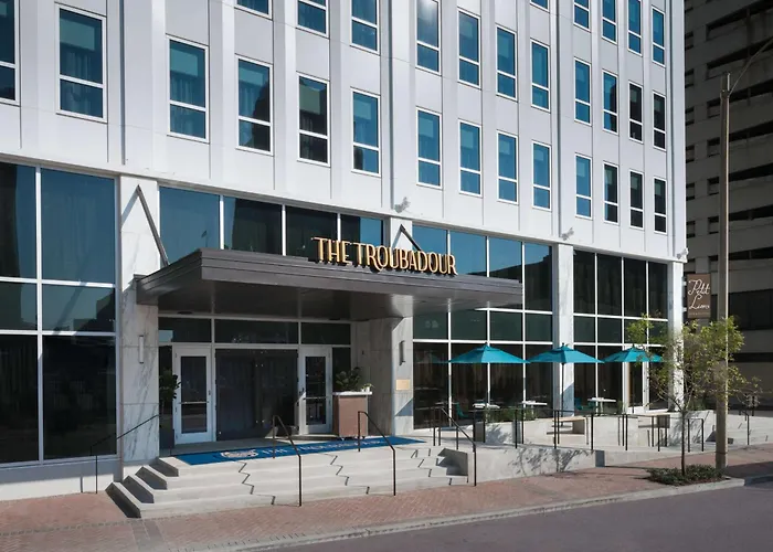 Family Hotel: The Troubadour Hotel New Orleans