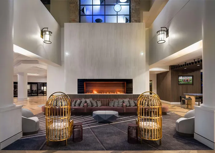 Central hotel: Hilton Lexington Downtown