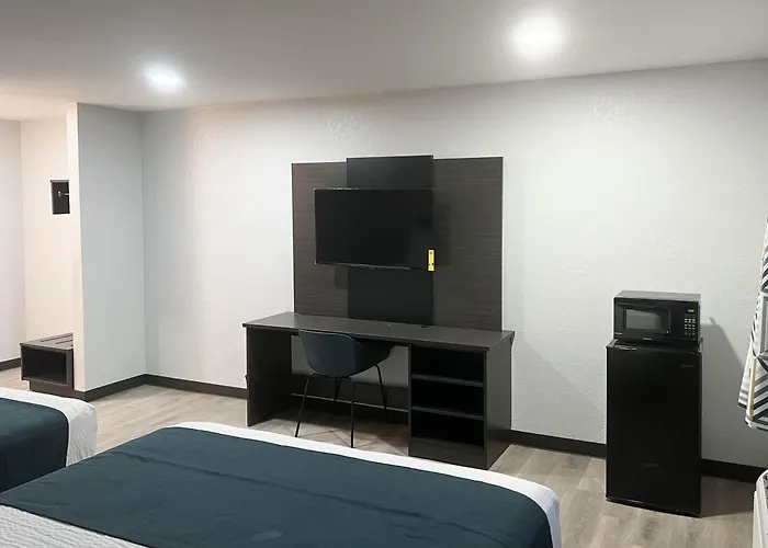 Cheap hotel: Motel 6 Brighton Co Denver Northeast