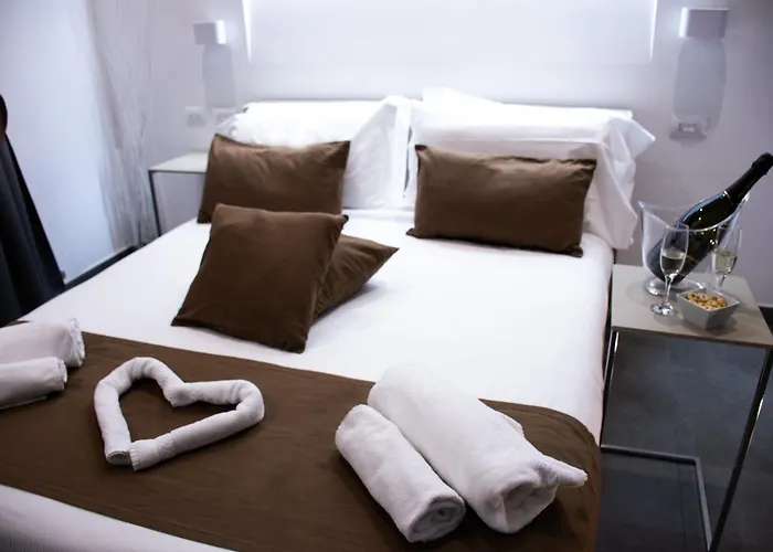 Megaris Luxury Suite Rooms