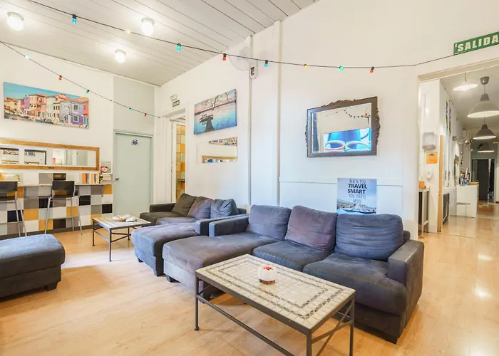 Hotel cerca del colegio: Casa Barcelo Hostel Barcelona