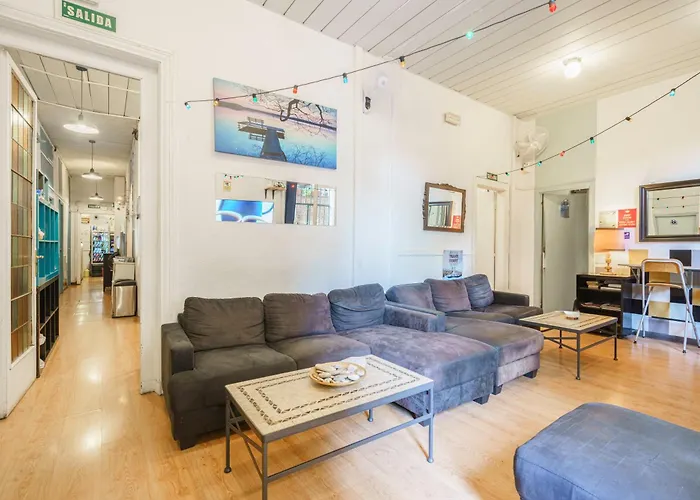 Hotel cerca del colegio: Casa Barcelo Hostel Barcelona