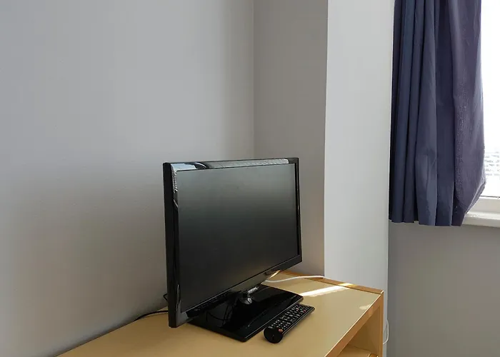 Hotel com pingue-pongue: Ceu Konferencia Koezpont