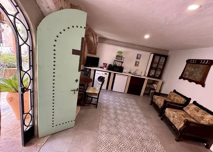 Courtyard Guesthouse