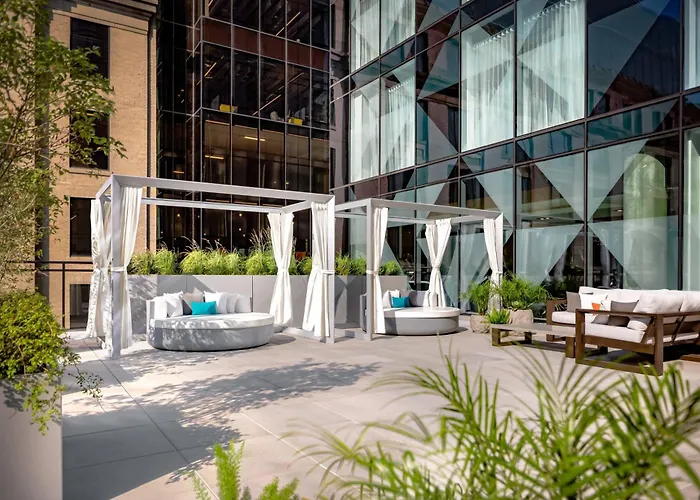 Humaniti Hotel Montreal, Autograph Collection