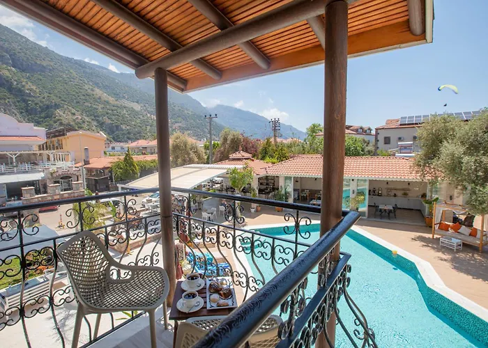 Hotels with pool Bronze