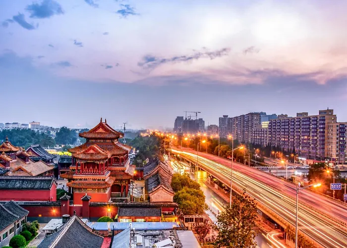 Happy Dragon Alley Hotel: City Center Charm with Free Coffee & Tourist Services
