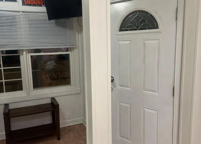 Guest house: Hollywood Rentals Llc