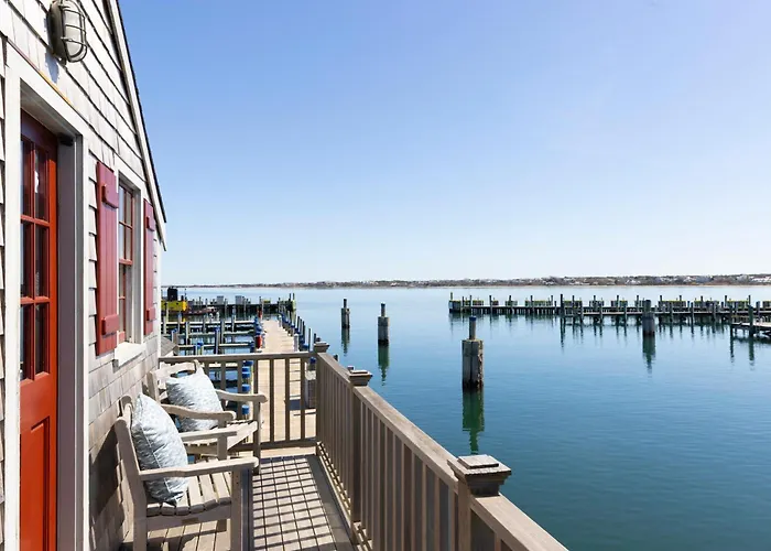 Pet Friendly hotel: The Cottages At Nantucket Boat Basin