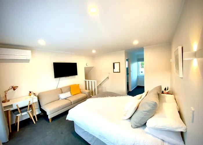 Hotels Close to Airport 2 Mile Bay Guesthouse