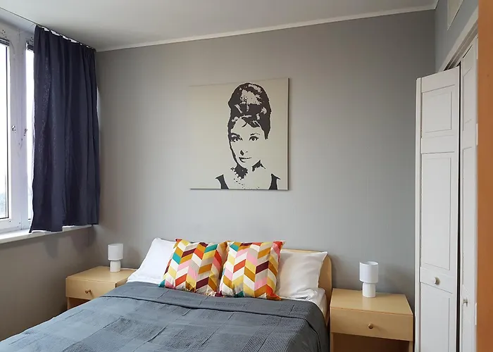 Hotel com pingue-pongue: Ceu Konferencia Koezpont