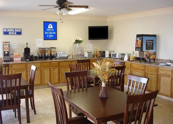 Motel: Americas Best Value Inn & Suites Macon