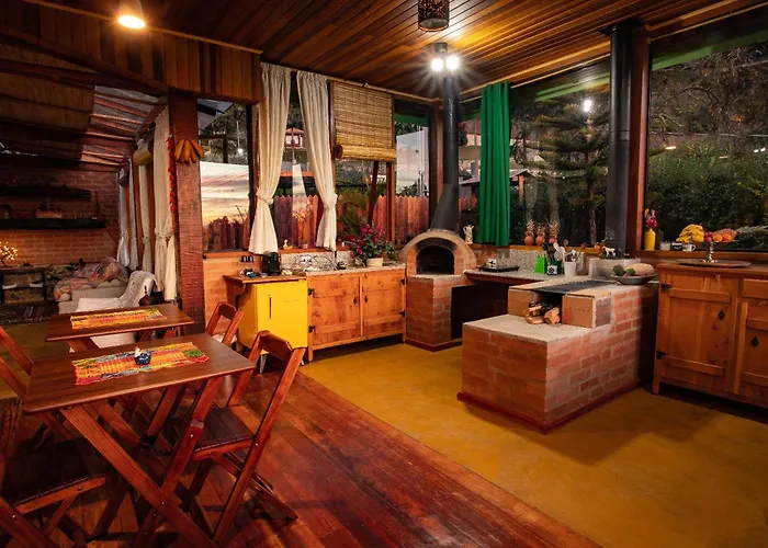 Casa de hóspedes: Hospedaria Estação Píccola No quintal da Pedra do Baú