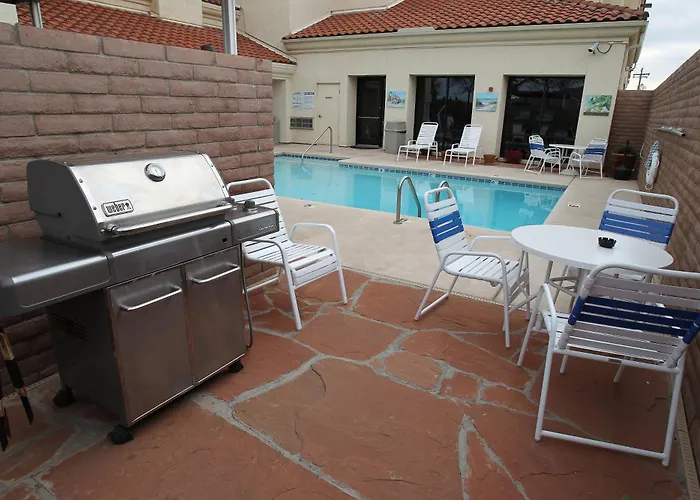 Pet Friendly hotel: Gateway Studio Suites