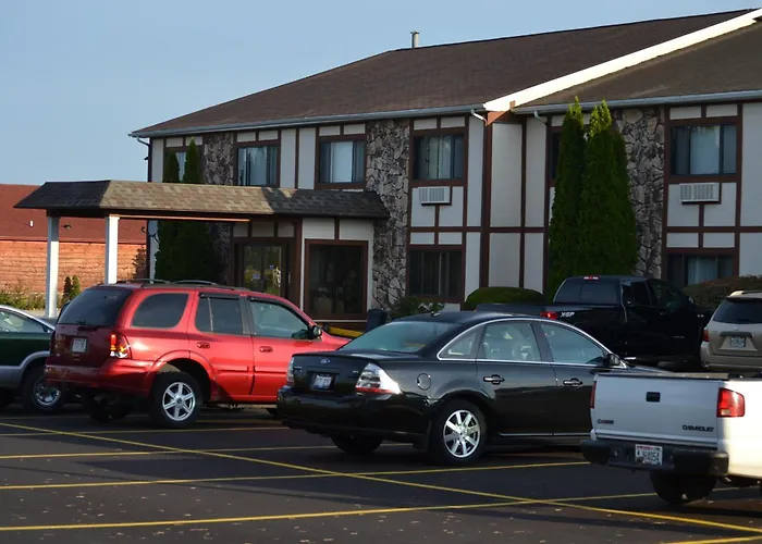Sky Lodge Inn & Suites - Delavan