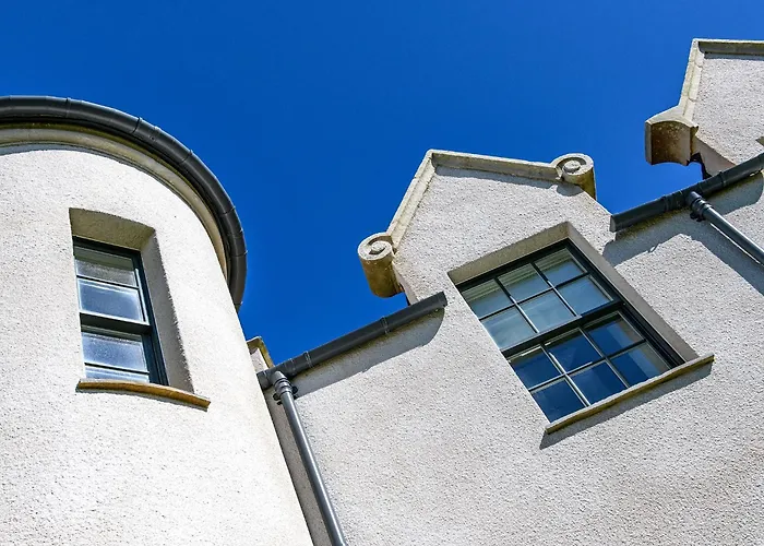 House Of The Northern Gate - A Luxury Baronial House That Sleeps 18 Guests In 9 Bedrooms