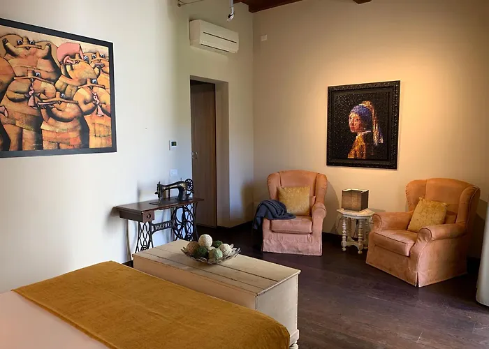 Hotel near College: Florence Art Apartments