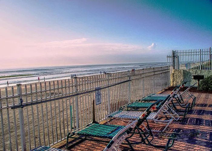 Harbour Beach Resort - Direct Oceanfront, Private Balcony !