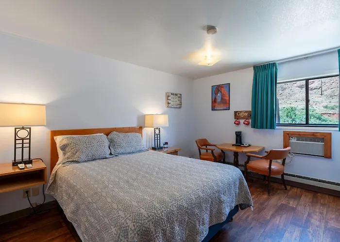 Pet Friendly hotel: Silver Sage Inn Moab