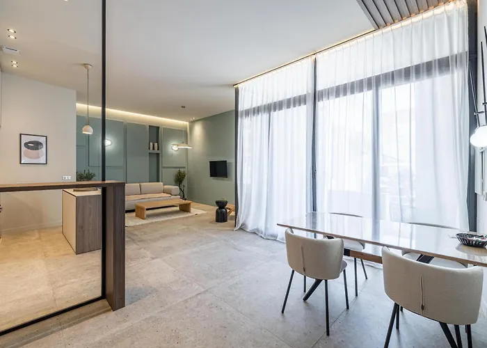 Hotel near College: Florella Marceau Apartment