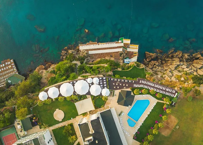 4 star hotel: Falcon Hotel