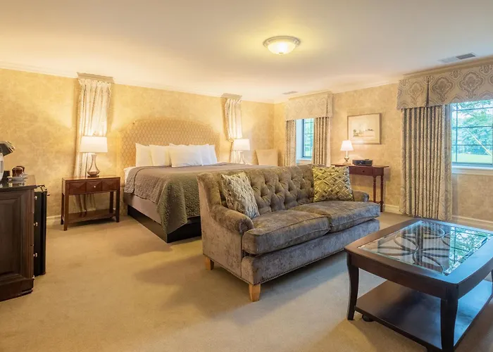 Luxury hotel only: Red Coach Inn