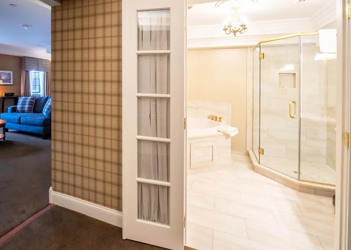 Luxury hotel only: Red Coach Inn