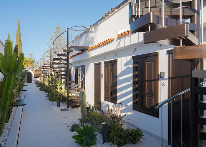 5 star hotel: Fahana Men Only (Adults Only)