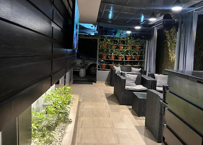 Cheap hotels Villa Thirty Three