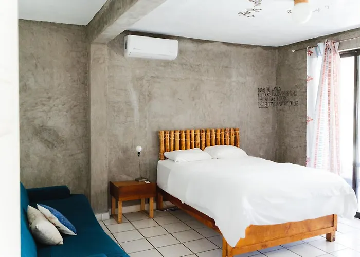 Hotel near College: Desert Heart Hostel