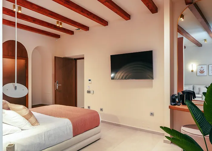 La Montre Luxury Boutique Suites