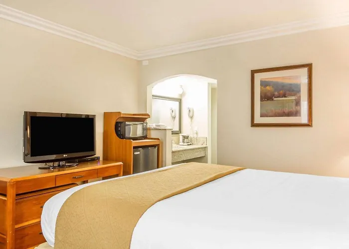 Cheap hotels Quality Sacramento Convention Center