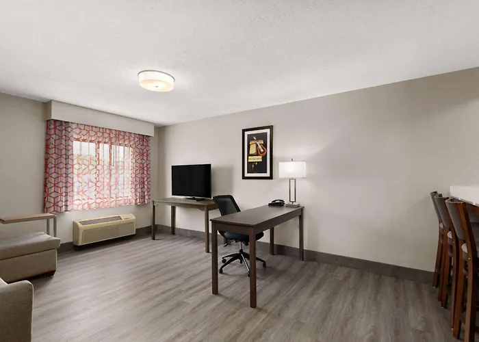 Hotel with pool: La Quinta By Wyndham Goodlettsville - Nashville