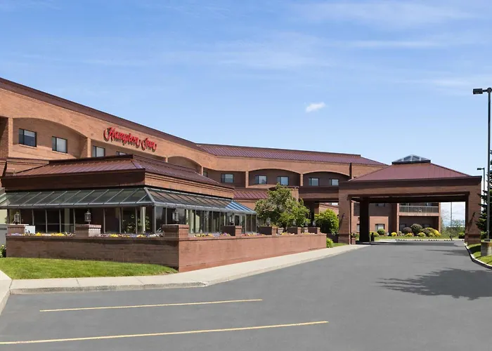 Luxury hotel only: Hampton Inn Spokane Airport