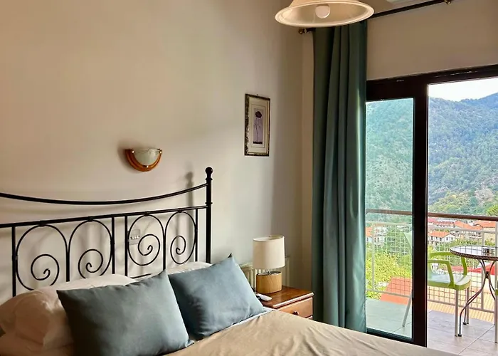 Two Flowers Hotel