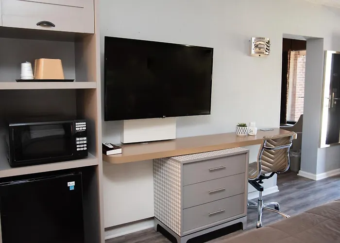 Columbus Inn And Suites