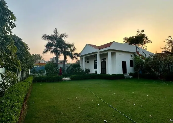 Serene Farmhouse Escape In Agra
