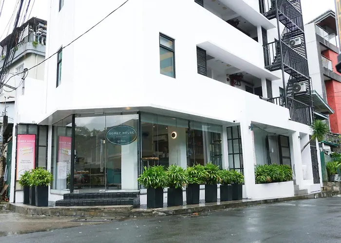 Airport Hotel: Gomez House