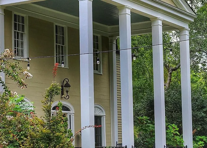 3 star hotel: Clevedale Historic Inn And Gardens