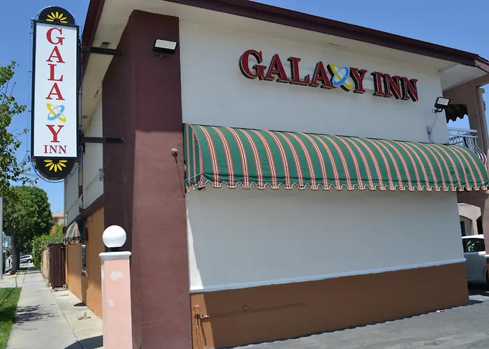 Motel: Galaxy Inn