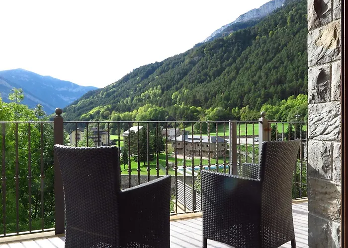 Hotel cerca del colegio: Casa Bielsa