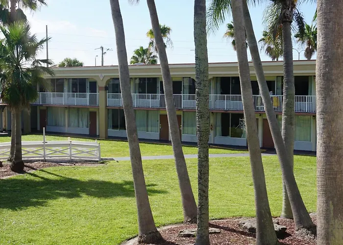 Island Hotel Of Space Coast