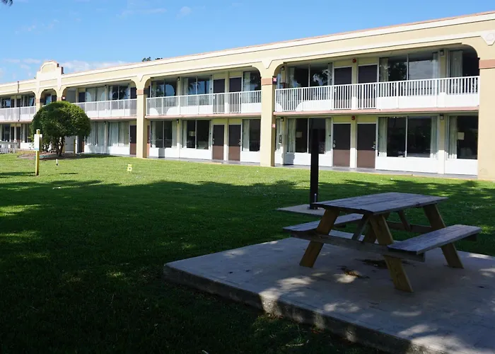 Island Hotel Of Space Coast