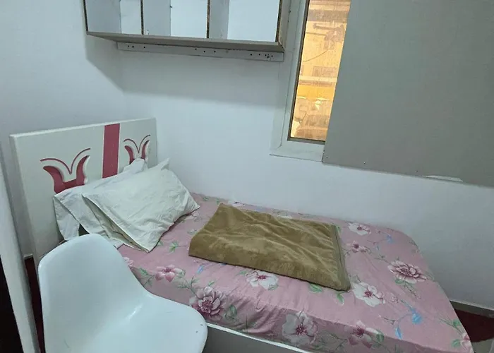 Dubai , Bedspace And Backpackers