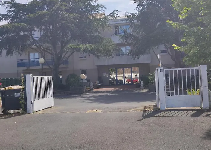 Hôtel de l'aéroport: Les Jasmins d'Aytré