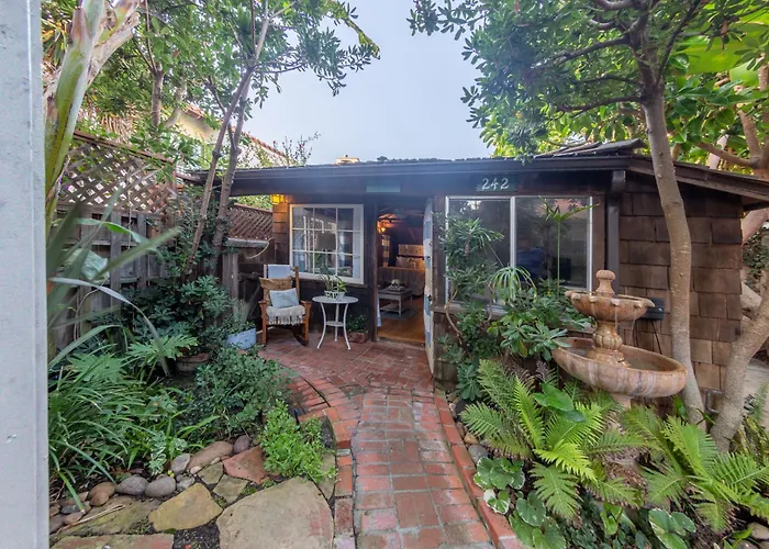 Vacation rental: Redwood Hollow Cottages