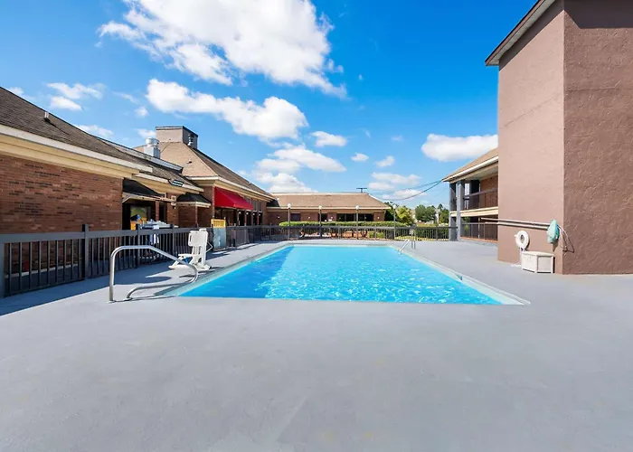 Kid friendly hotel Quality Inn & Suites Fayetteville I-95
